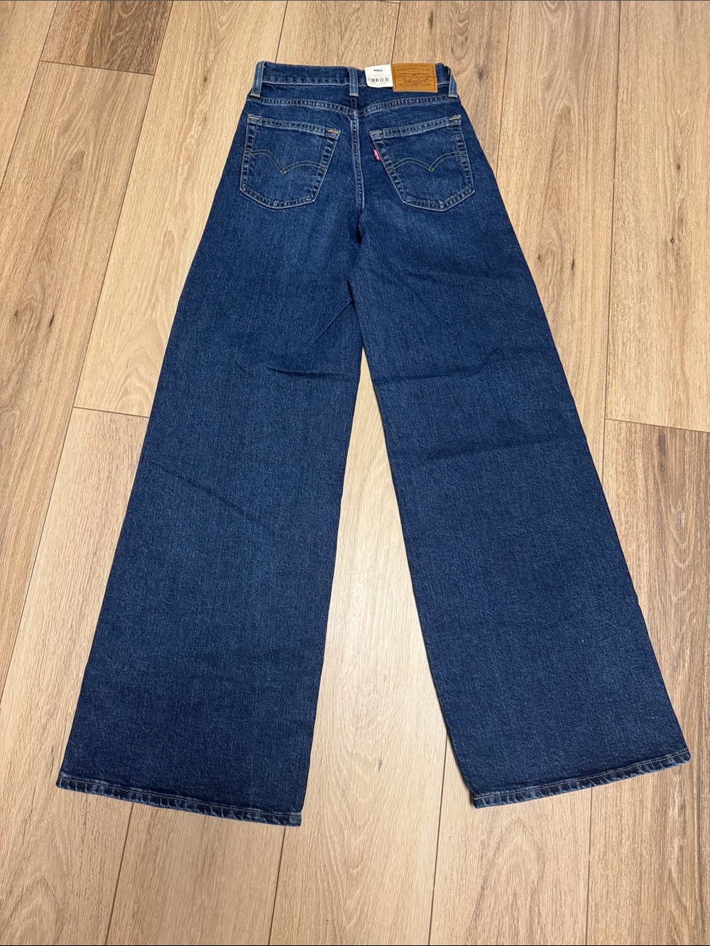 Levi's NWT 24 X 32 728 High-Rise Wide Leg dark denim Jeans - Picture 4 of 6